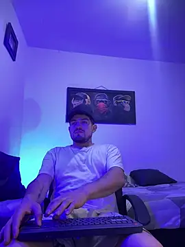 Snapshot of williamsmiiths16 chatting on 4, 7, 2026 williamsmiiths16 online show from 4, 7, 2026
