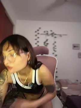 LuXarumi online show from 23, 12, 2025