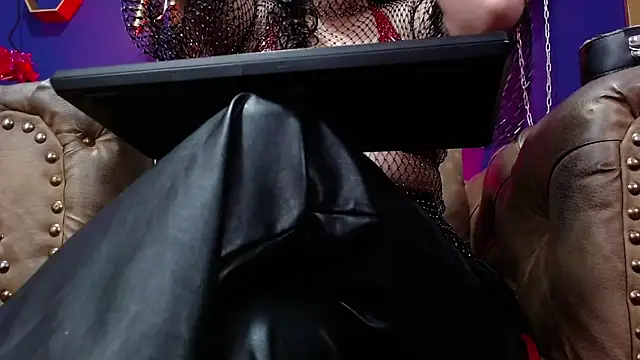 Snapshot of LunaTikka chatting on 13, 1, 2026 LunaTikka online show from 13, 1, 2026