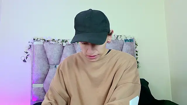 Snapshot of iris_and_damian chatting on 4, 3, 2026 iris and damian online show from 4, 3, 2026