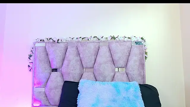 Snapshot of iris_and_damian chatting on 12, 3, 2026 iris and damian online show from 12, 3, 2026