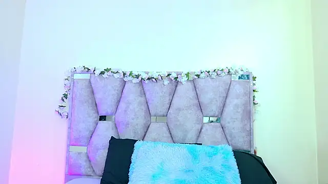 Snapshot of iris_and_damian chatting on 24, 3, 2026 iris and damian online show from 24, 3, 2026