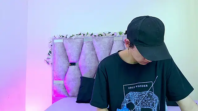 Snapshot of iris_and_damian chatting on 14, 4, 2026 iris and damian online show from 14, 4, 2026