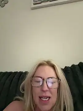 Snapshot of sinfulsara chatting on 28, 2, 2026 sinfulsara online show from 28, 2, 2026