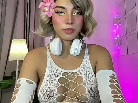 Soffywantsyou18 online show from 5, 1, 2026