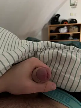 hannes256102 online show from 15, 4, 2026