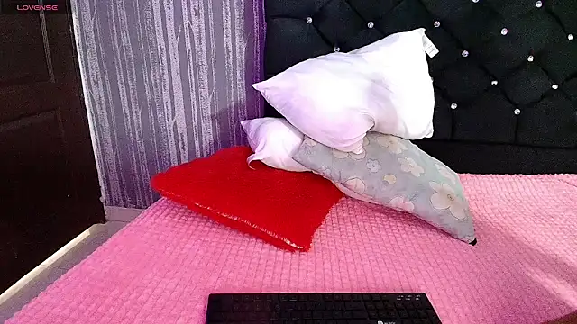 Snapshot of Elizabetth_Roman chatting on 14, 5, 2026 Elizabetth Roman online show from 14, 5, 2026