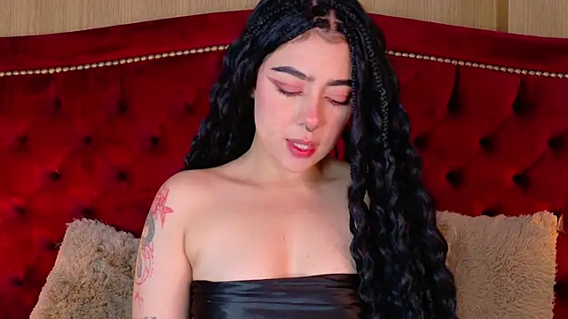 Snapshot of TaniaRedd_ chatting on 14, 12, 2025 TaniaRedd online show from 14, 12, 2025