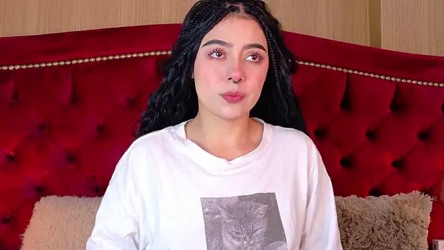 Snapshot of TaniaRedd_ chatting on 15, 12, 2025 TaniaRedd online show from 15, 12, 2025