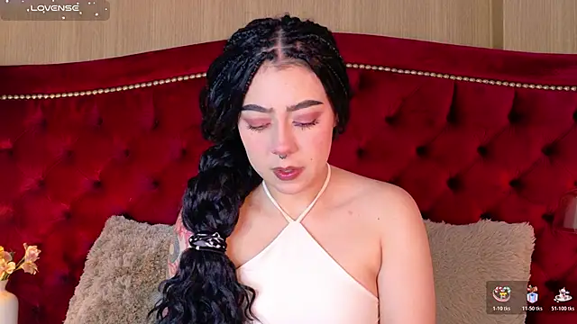 Snapshot of TaniaRedd_ chatting on 17, 12, 2025 TaniaRedd online show from 17, 12, 2025