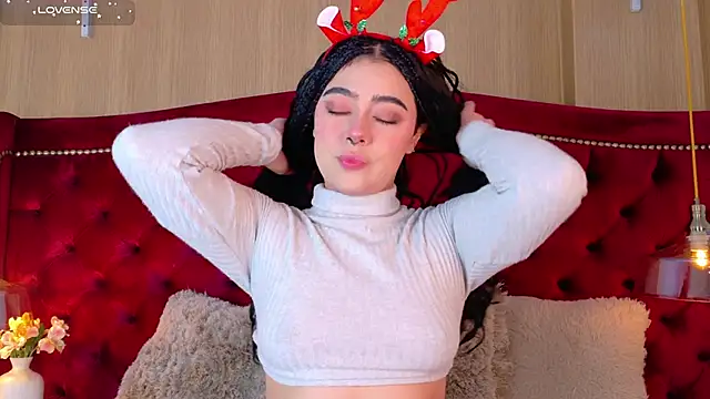 Snapshot of TaniaRedd_ chatting on 21, 12, 2025 TaniaRedd online show from 21, 12, 2025