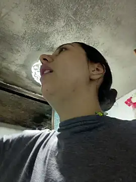 Snapshot of Alix_Rousses21 chatting on 18, 12, 2025 Alix Rousses21 online show from 18, 12, 2025