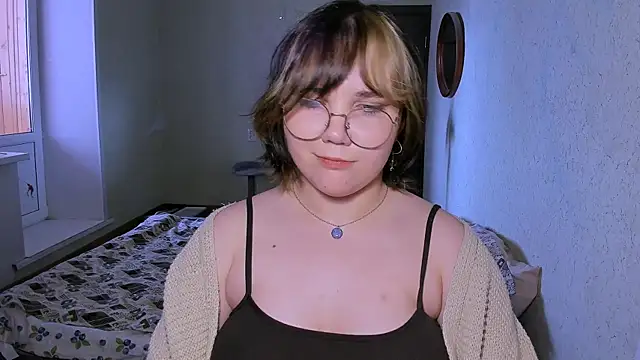Snapshot of Lily-Violet chatting on 1, 4, 2026 Lily-Violet online show from 1, 4, 2026