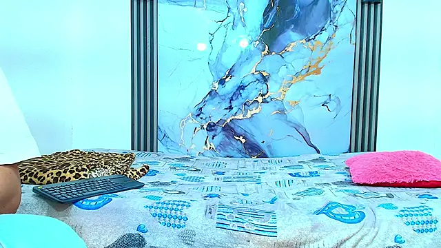 Valentina and sneider  online show from 13, 1, 2026