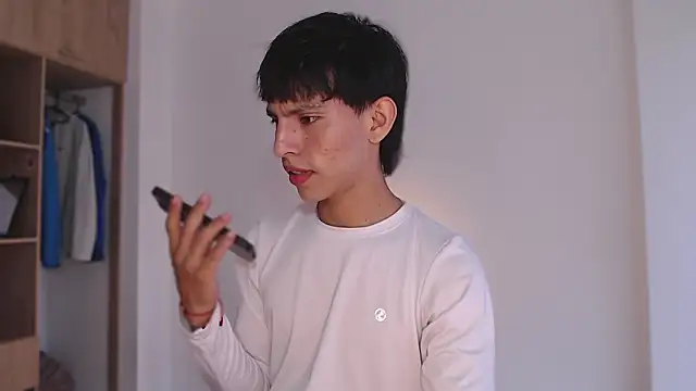 Snapshot of andrew_courtzz chatting on 18, 2, 2026 andrew courtzz online show from 18, 2, 2026