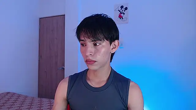Snapshot of andrew_courtzz chatting on 7, 5, 2026 andrew courtzz online show from 7, 5, 2026