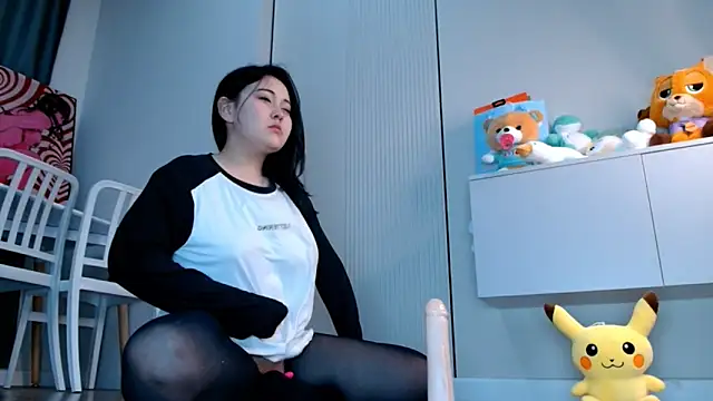 Snapshot of minji_snow chatting on 15, 4, 2026 minji snow online show from 15, 4, 2026