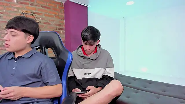 HotThreesoome online show from 16, 4, 2026