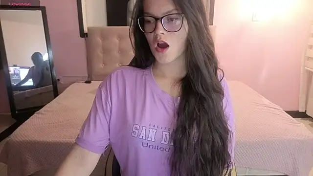 Snapshot of Sara_valderrama_ chatting on 4, 5, 2026 Sara valderrama online show from 4, 5, 2026