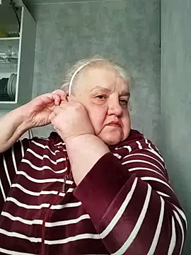 Snapshot of HapinessLovee chatting on 11, 4, 2026 HapinessLovee online show from 11, 4, 2026