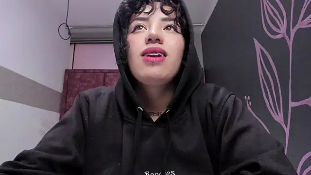 Kiara Fox   online show from 2, 4, 2026