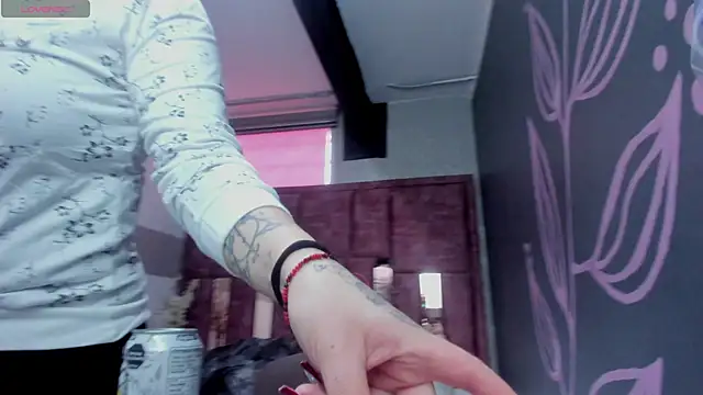 Kiara Fox   online show from 11, 4, 2026