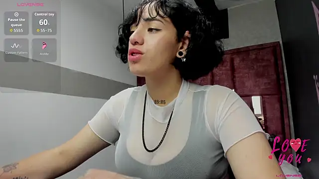 Snapshot of Kiara_Fox__ chatting on 19, 4, 2026 Kiara Fox online show from 19, 4, 2026