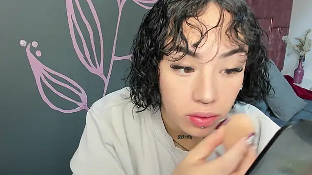 Snapshot of Kiara_Fox__ chatting on 8, 5, 2026 Kiara Fox online show from 8, 5, 2026