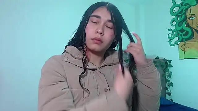 Snapshot of naomybenedetti chatting on 22, 12, 2025 naomybenedetti online show from 22, 12, 2025