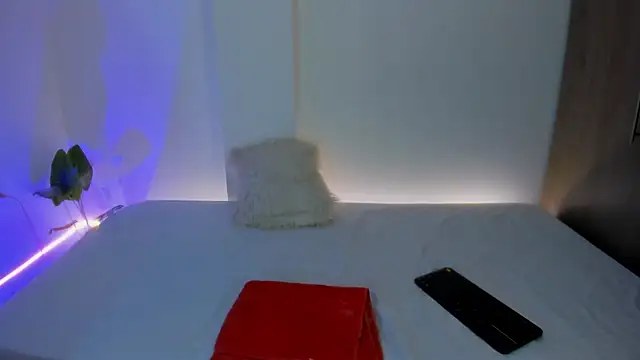 litle slut online show from 27, 7, 2026