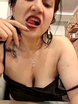 Snapshot of Magenta_Moon chatting on 6, 5, 2026 Magenta Moon online show from 6, 5, 2026