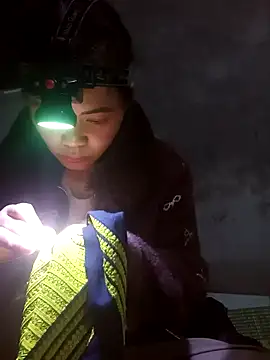 Snapshot of mon-monk chatting on 17, 12, 2025 mon-monk online show from 17, 12, 2025