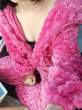 Snapshot of Alone_nothing chatting on 7, 1, 2026 Alone nothing online show from 7, 1, 2026