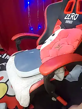 Snapshot of Alone_nothing chatting on 13, 4, 2026 Alone nothing online show from 13, 4, 2026