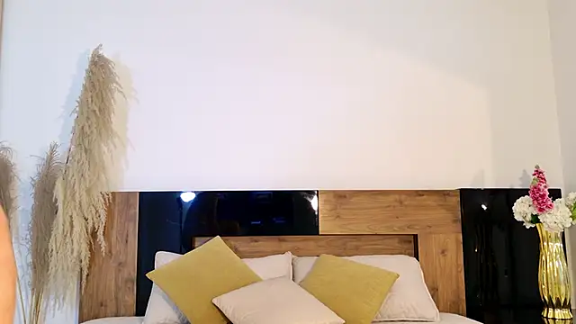 LucyHanks online show from 28, 3, 2026