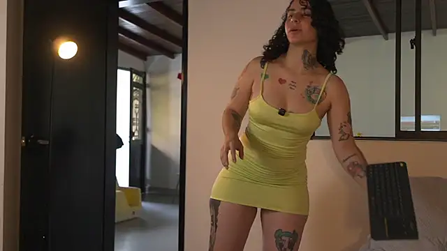 Snapshot of Estefania_Velez chatting on 18, 6, 2026 Estefania Velez online show from 18, 6, 2026