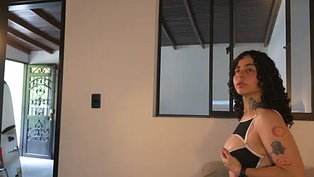 Snapshot of Estefania_Velez chatting on 10, 7, 2026 Estefania Velez online show from 10, 7, 2026