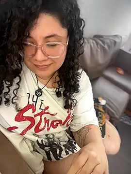 Snapshot of VanesssaMilf_ chatting on 22, 4, 2026 VanesssaMilf online show from 22, 4, 2026