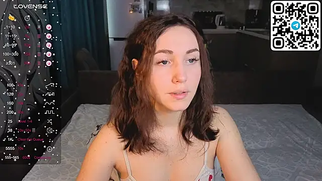 Snapshot of Alena_MellS chatting on 17, 12, 2025 Alena MellS online show from 17, 12, 2025