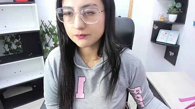 Snapshot of sophi_hardd_ chatting on 4, 2, 2026 sophi hardd online show from 4, 2, 2026