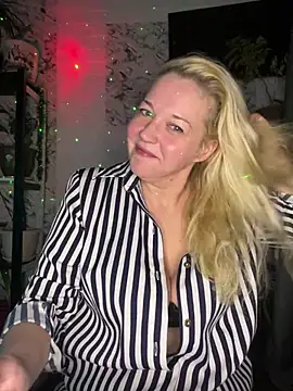 Snapshot of JenniferCarmen chatting on 11, 1, 2026 JenniferCarmen online show from 11, 1, 2026