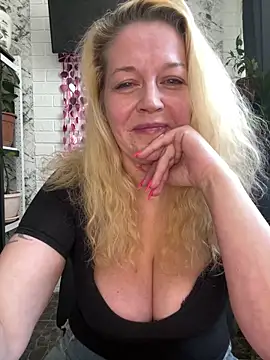 Snapshot of JenniferCarmen chatting on 16, 2, 2026 JenniferCarmen online show from 16, 2, 2026