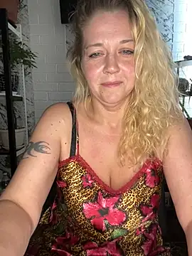 JenniferCarmen online show from 4, 7, 2026