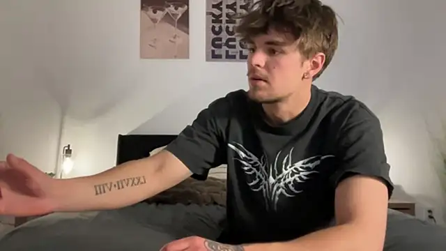 KiraSkys online show from 8, 3, 2026