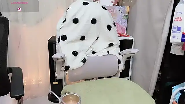 Yvonne-07 online show from 10, 3, 2026