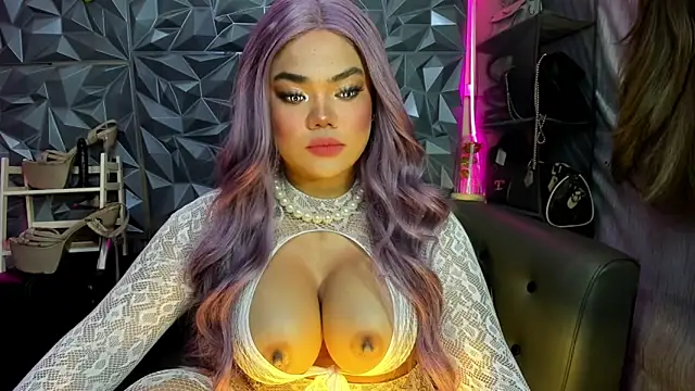 AlwaysHornyMia online show from 10, 4, 2026