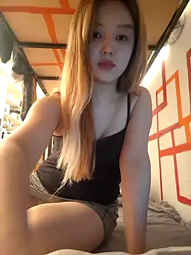 Snapshot of SherrylShaw chatting on 5, 4, 2026 SherrylShaw online show from 5, 4, 2026