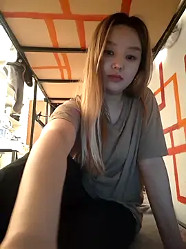 Snapshot of SherrylShaw chatting on 11, 4, 2026 SherrylShaw online show from 11, 4, 2026