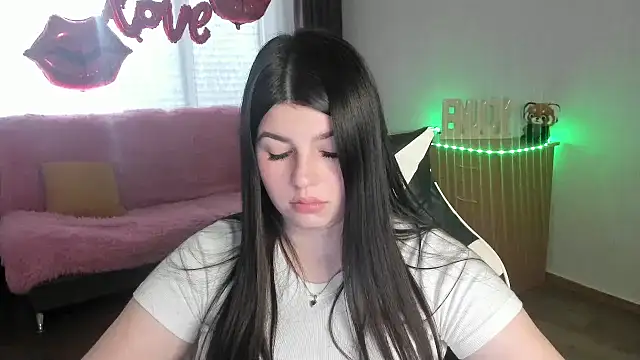 Snapshot of KisaModel chatting on 28, 4, 2026 KisaModel online show from 28, 4, 2026