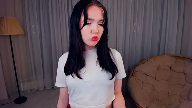 Snapshot of LenaKurpiel chatting on 17, 12, 2025 LenaKurpiel online show from 17, 12, 2025